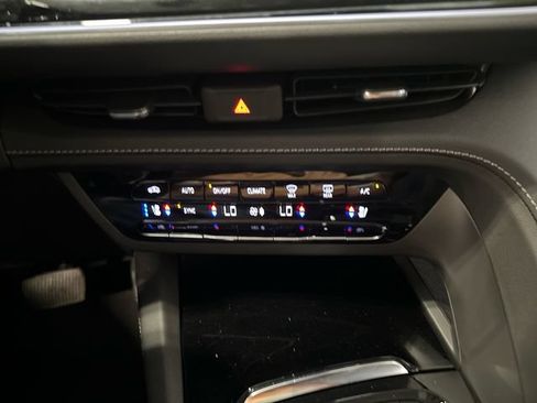 Used 2023 Buick Envision Avenir AWD/4WD image 22