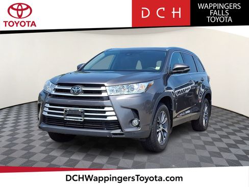Certified 2019 Toyota Highlander XLE AWD/4WD image 1