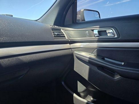 Used 2018 Ford Explorer XLT w/ Equipment Group 202A AWD/4WD image 29