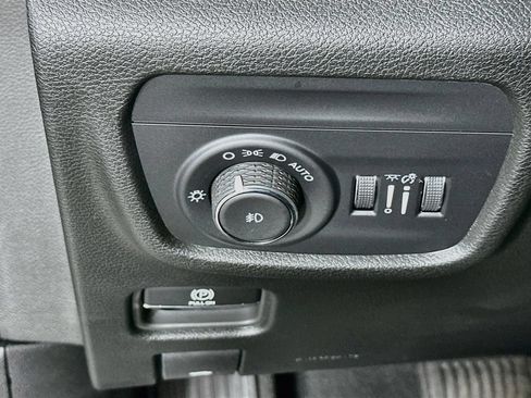 Certified 2025 Jeep Grand Cherokee L Limited AWD/4WD image 17