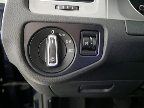 Used 2016 Volkswagen Golf Limited Edition image 26