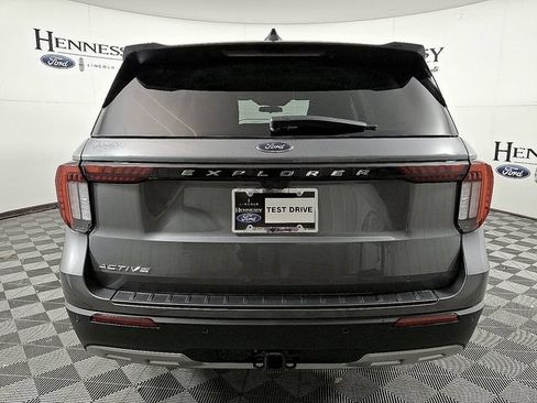 Used 2026 Ford Explorer Active w/ Active Comfort Package RWD image 5