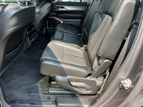 Used 2023 Jeep Wagoneer Series II AWD/4WD image 19