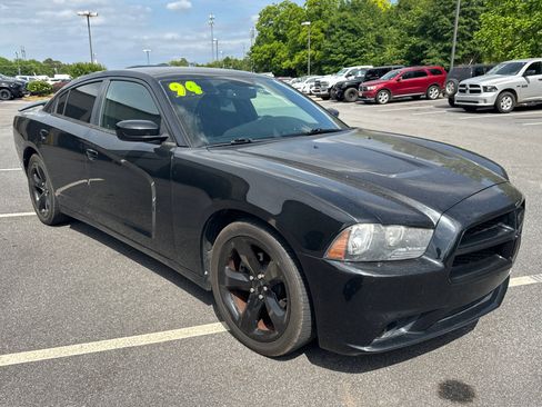 Used 2014 Dodge Charger SXT w/ Blacktop Package RWD image 3