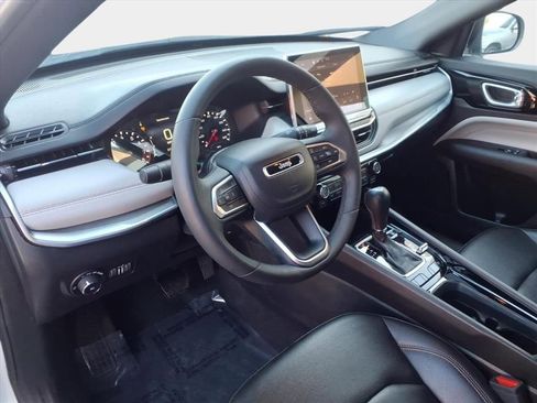 Used 2024 Jeep Compass Limited image 9