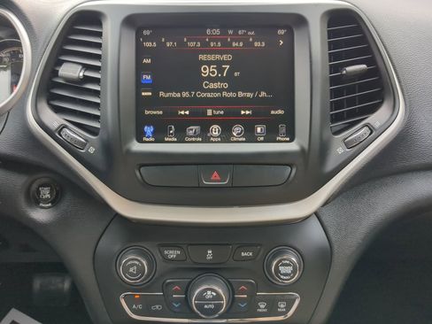 Used 2016 Jeep Cherokee Limited image 44