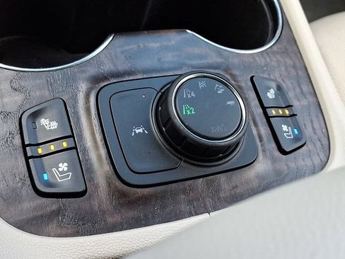 Used 2023 GMC Acadia Denali w/ Denali Ultimate Package AWD/4WD image 32