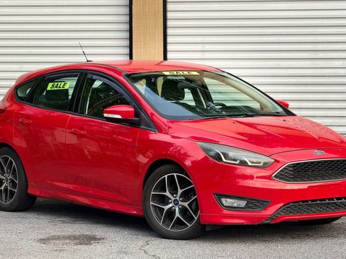 Used 2015 Ford Focus SE w/ SE Sport Package image 2
