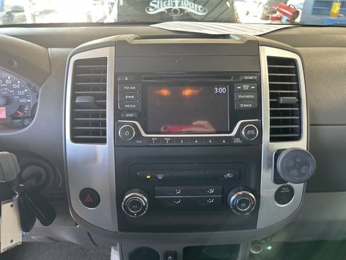 Used 2018 Nissan Frontier SV image 7