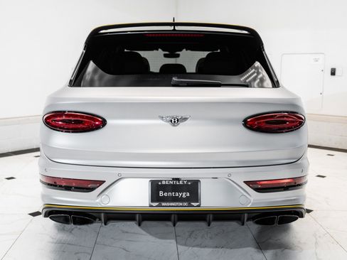 Used 2025 Bentley Bentayga image 10