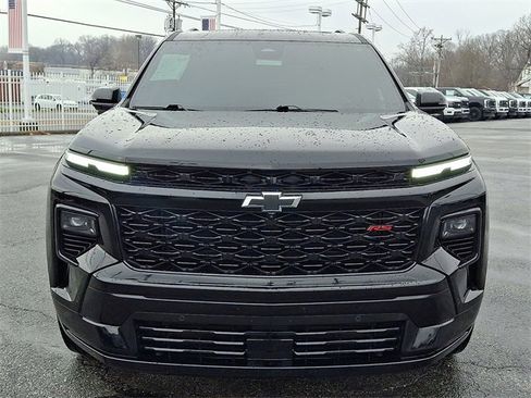 Used 2024 Chevrolet Traverse RS image 2