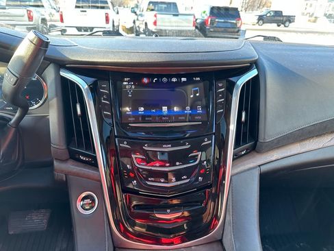 Used 2019 Cadillac Escalade Luxury image 13