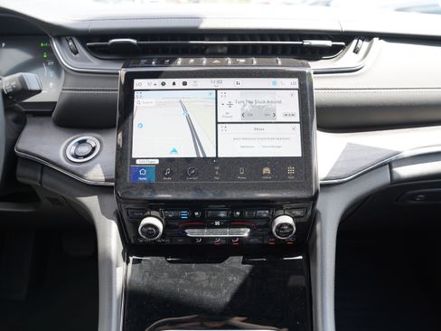 Certified 2023 Jeep Grand Cherokee Overland w/ Luxury Tech Group IV AWD/4WD image 22