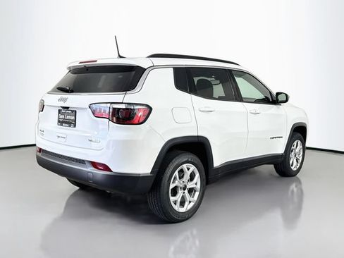 Used 2026 Jeep Compass Latitude AWD/4WD image 7