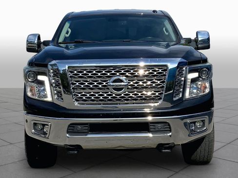 Used 2019 Nissan Titan SL w/ Chrome Package AWD/4WD image 4