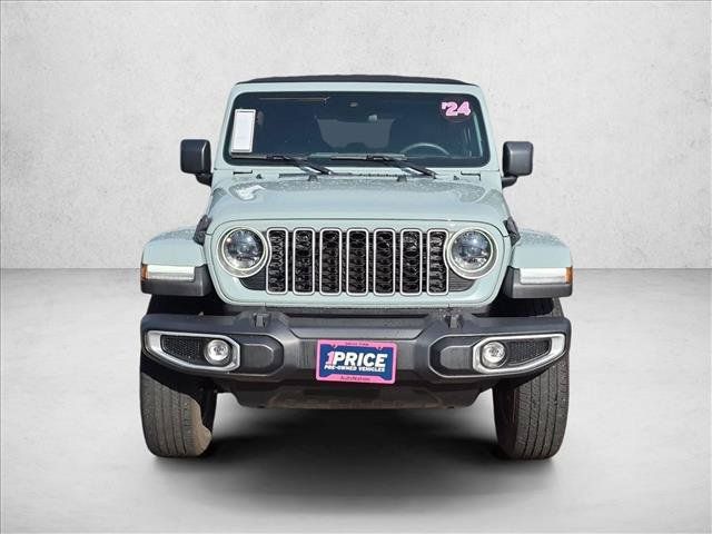 Used 2024 Jeep Wrangler Unlimited Sahara AWD/4WD image 2