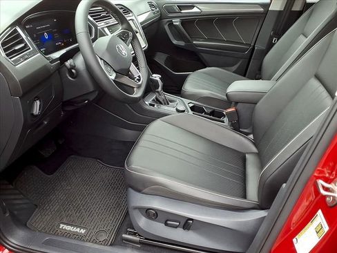 Certified 2022 Volkswagen Tiguan SE image 14