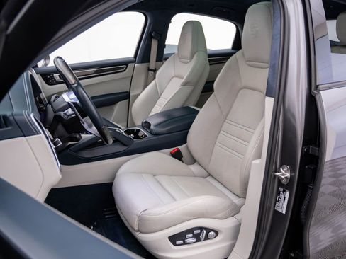 Used 2021 Porsche Cayenne GTS image 5