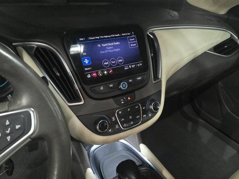 Used 2022 Chevrolet Malibu LT w/ Leather Package image 9