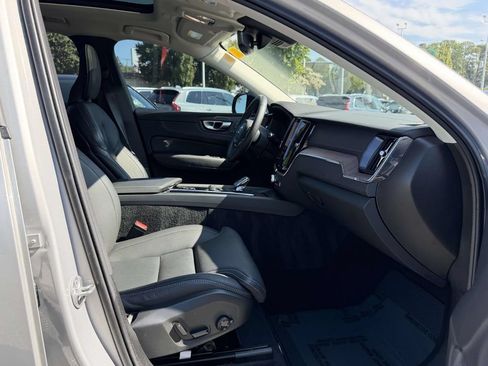 Used 2023 Volvo XC60 B5 Ultimate w/ Climate Package FWD image 12