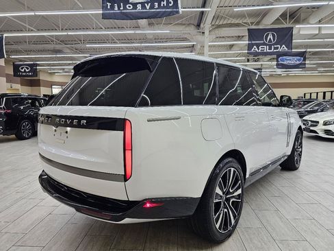Used 2025 Land Rover Range Rover SE AWD/4WD image 6