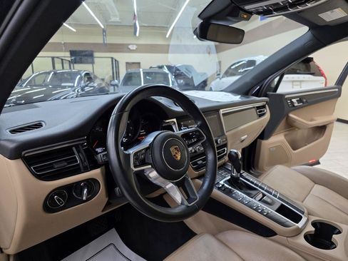 Used 2021 Porsche Macan AWD/4WD image 21
