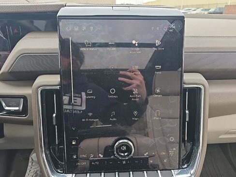 Used 2025 GMC Yukon Denali w/ Denali Reserve Package image 28