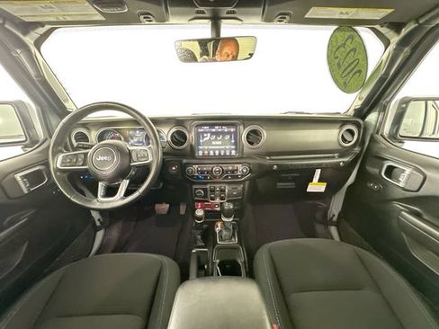 Used 2023 Jeep Wrangler Unlimited Rubicon 4xe w/ Cold Weather Group AWD/4WD image 10