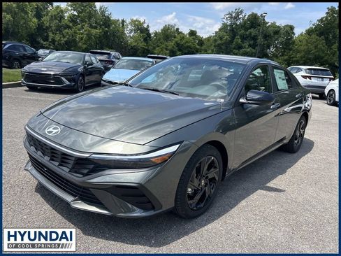 New 2026 Hyundai Elantra SEL Sport FWD image 3