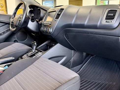 Used 2018 Kia Forte S w/ S Technology Plus Package FWD image 12