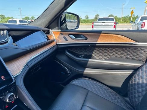 Used 2025 Jeep Grand Cherokee L Summit AWD/4WD image 39
