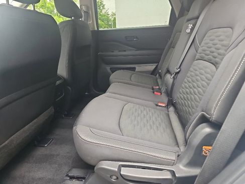Used 2025 Nissan Pathfinder SV AWD/4WD image 27