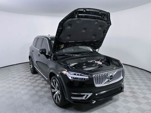 Used 2025 Volvo XC90 T8 Plus w/ Protection Package Premier AWD/4WD image 34