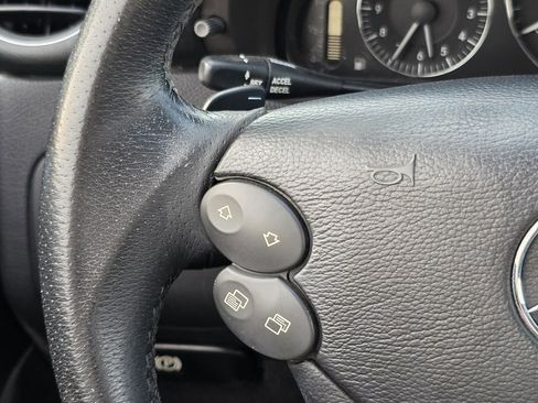 Used 2009 Mercedes-Benz CLK 350 Coupe image 12