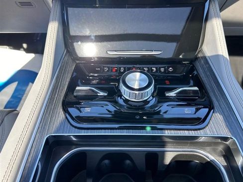 New 2024 Jeep Wagoneer L Series III w/ Premium Group I image 20