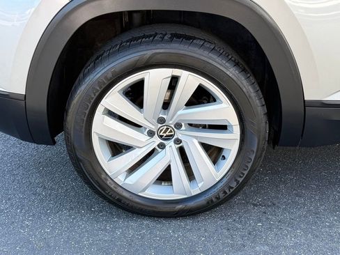Certified 2022 Volkswagen Atlas Cross Sport SE image 9