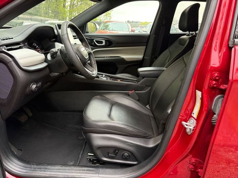 Used 2025 Jeep Compass Limited AWD/4WD image 27