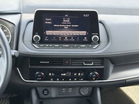 Certified 2025 Nissan Rogue SV image 5