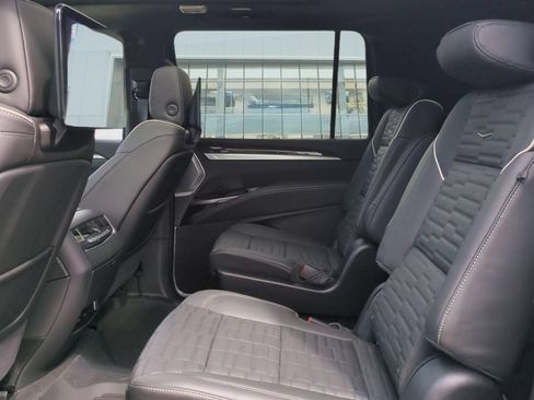 Used 2026 Cadillac Escalade ESV Platinum Sport w/ LPO, Floor Liner Package AWD/4WD image 30