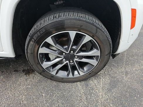 Used 2024 Jeep Grand Cherokee Overland w/ Luxury Tech Group IV image 10