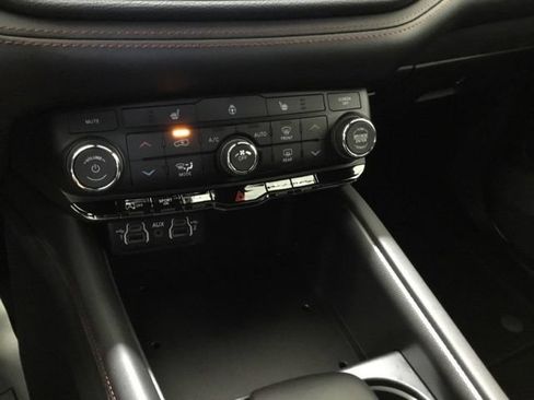 Used 2025 Dodge Durango GT AWD/4WD image 25