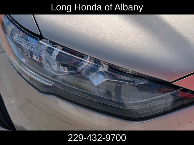 Used 2017 Ford Fusion SE w/ Fusion SE Technology Package FWD image 4
