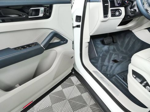 Certified 2021 Porsche Cayenne Coupe AWD/4WD image 8