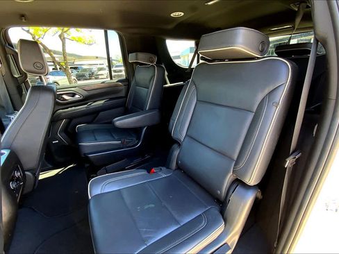 Used 2023 Chevrolet Suburban Premier image 20
