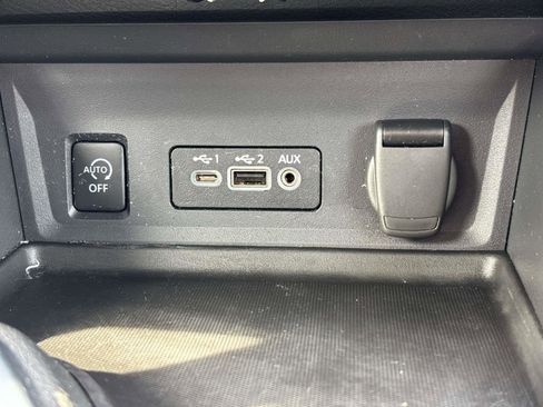 Used 2025 Nissan Sentra SV image 24