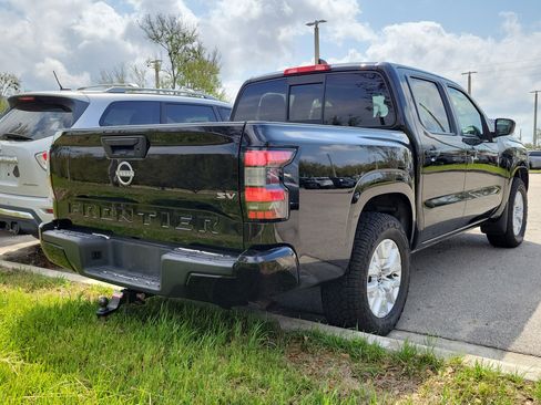 Used 2022 Nissan Frontier SV image 5
