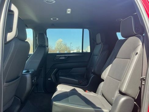 Used 2025 Chevrolet Suburban Premier AWD/4WD image 28