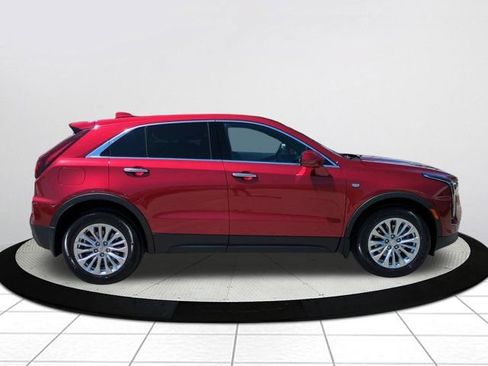 Used 2024 Cadillac XT4 Luxury FWD image 2