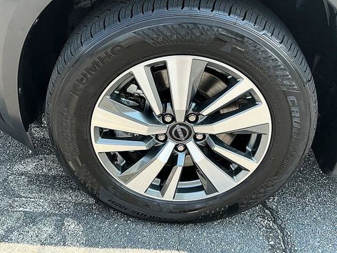 Certified 2025 Nissan Pathfinder SL FWD image 9