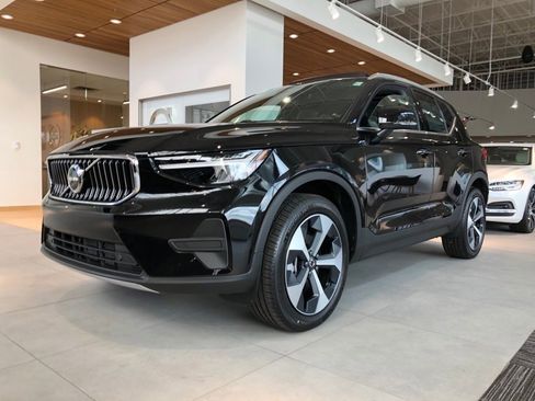New 2025 Volvo XC40 B5 Core w/ Protection Package Premier image 3